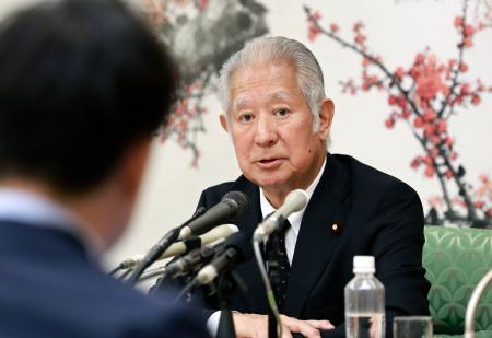 　皇族数確保策に関する全体会議終了後、記者会見する森衆院議長＝８日午後、衆院議長公邸