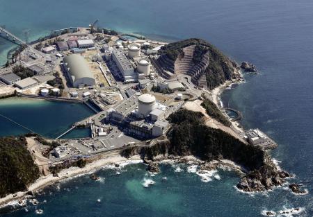 　関西電力美浜原発。手前から３号機、２号機、１号機＝福井県美浜町