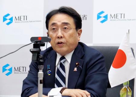 　オンラインでのＧ７エネルギー相会合に臨む赤沢経産相＝１０日夜、経産省（同省提供）