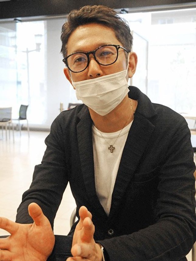新劇場の構想を語る葵好太郎さん＝岐阜新聞社本社
