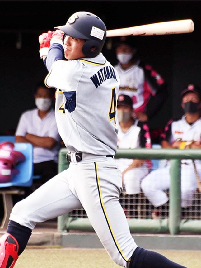 矢場とんブースターズ×西濃運輸＝１回裏西濃運輸１死一塁、渡辺が中前打を放つ＝岡崎市民