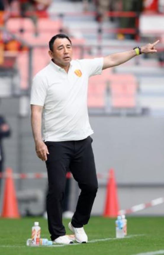 　監督在任中のＪ１での通算試合数が５９４となり、過去最多記録に並んだ名古屋・長谷川監督＝豊田