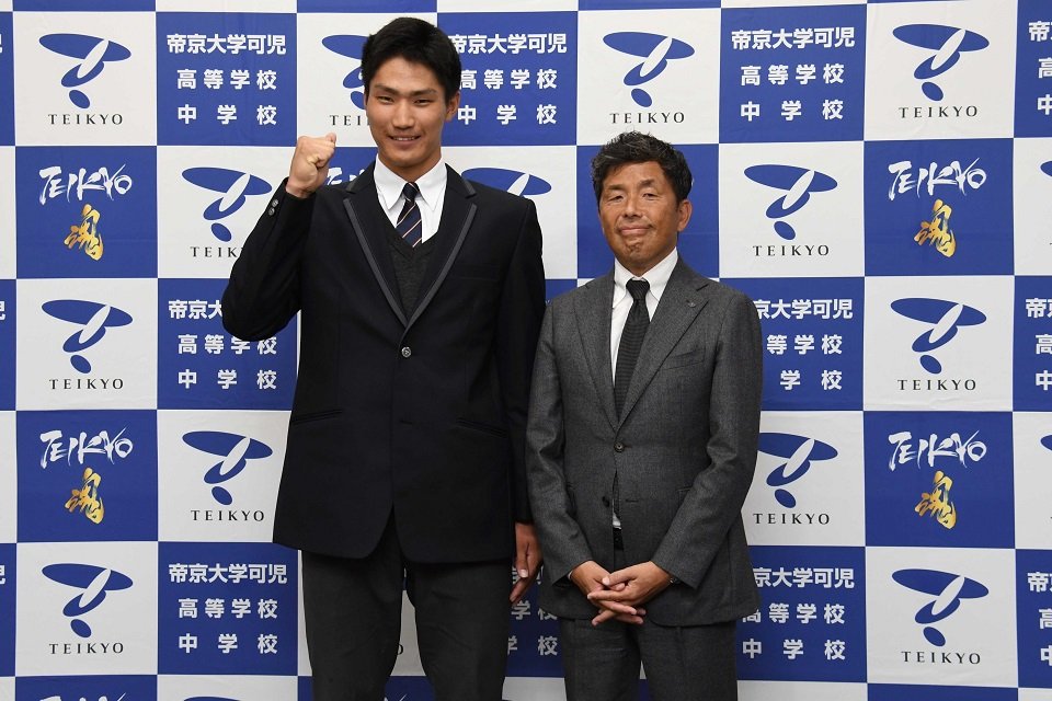 日本ハムの熊崎誠也担当スカウトから指名あいさつを受けた加藤大和