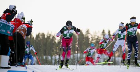 　山本涼太（中央）の後半距離＝ラハティ（共同）