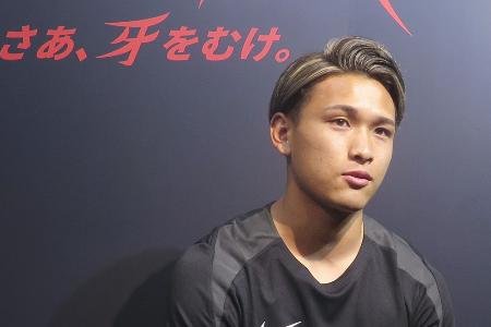 　取材に応じる松木玖生＝１１日、東京都内