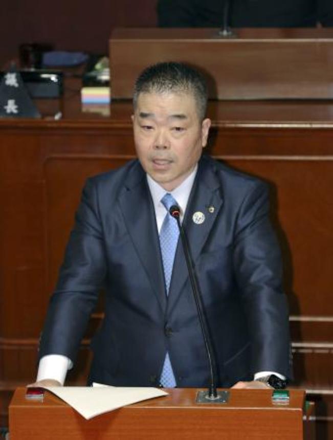 　滋賀県議会本会議で、知事選に立候補する意向を表明した三日月大造知事＝１６日午前