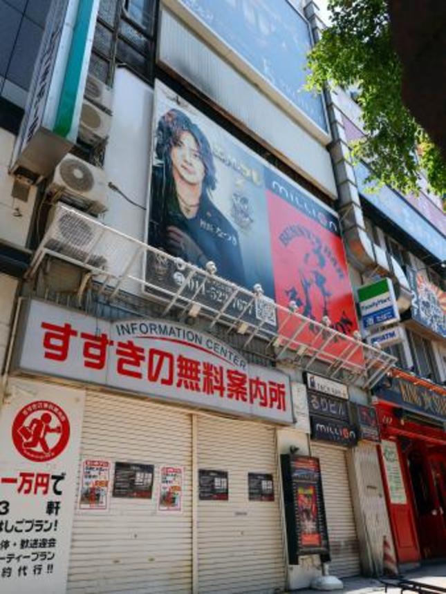 　２０２４年１１月に火災が発生した札幌・ススキノの雑居ビル＝２４日午前、札幌市中央区