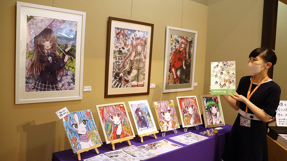 会場に並んだ西濃地域をテーマにしたイラスト＝本巣市宗慶、美術の森