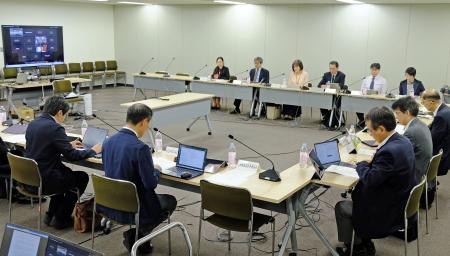 　厚労省の専門部会＝１５日午後、東京都千代田区