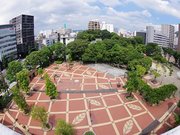 工事前の地面がタイル貼りの金公園＝２０２０年８月、岐阜市金町
