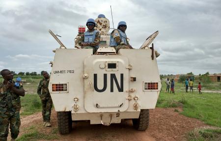 　南スーダン北部で警備にあたる国連の平和維持活動部隊＝２０１７年６月（ＡＰ＝共同）