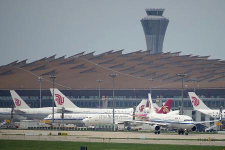 　北京首都国際空港に駐機する中国国際航空などの航空機＝２０２２年