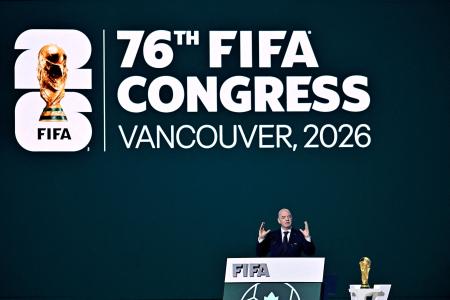 　ＦＩＦＡ総会でスピーチするジャンニ・インファンティノ会長＝４月３０日、バンクーバー（ロイター＝共同）