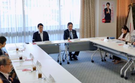 　世耕弘成衆院議員の復党を巡り開かれた自民党の党紀委員会＝６日午後、東京・永田町の党本部