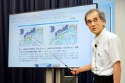 　黒潮の「大蛇行」の終息について説明する気象庁の担当者＝２９日午前、気象庁