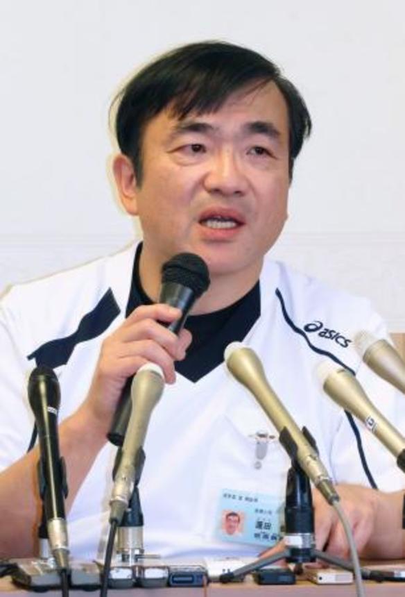 　記者会見する慈恵病院の蓮田健院長＝８日午後、熊本市