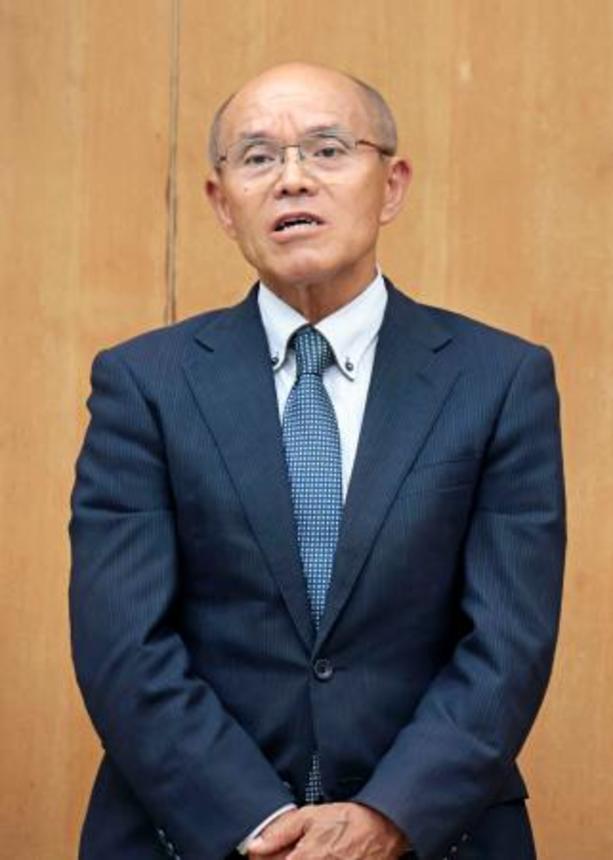 　浜岡原発を視察後、記者会見する福島県南相馬市の桜井勝延元市長＝２４日午後、静岡県御前崎市