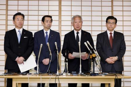 　森衆院議長（右から２人目）ら衆参両院の正副議長＝６月２５日、衆院議長公邸