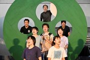 新作「ロール・ロール・ローリング」の稽古をする劇団員たち＝今年７月、岐阜市内の稽古場