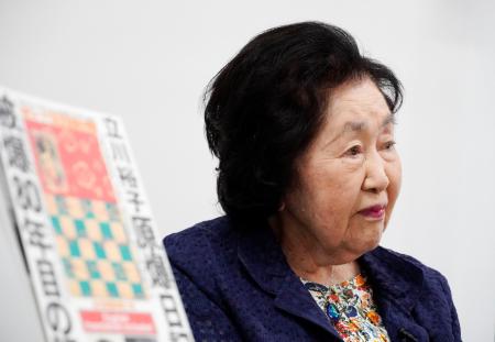 　手記の出版について記者会見した立川裕子さん＝４日、長崎市役所