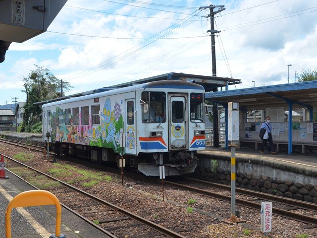 帰宅時間帯の列車が１便増便される長良川鉄道関駅＝関市元重町
