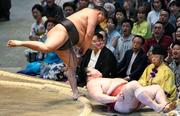 　豊昇龍がすくい投げで隆の勝を下す＝ＩＧアリーナ