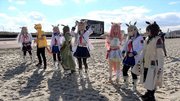 開放された実際のコースに入った参加者＝岐阜県羽島郡笠松町、笠松競馬場
