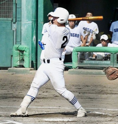 県岐阜商×岐阜城北=1回裏県岐阜商1死満塁、川畑力紀が先制の2点適時打を放つ=弘光舎レインボー