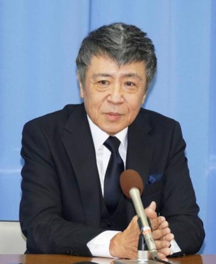 　記者会見で参院選への出馬を表明する世良公則氏＝１日午後、大阪府庁