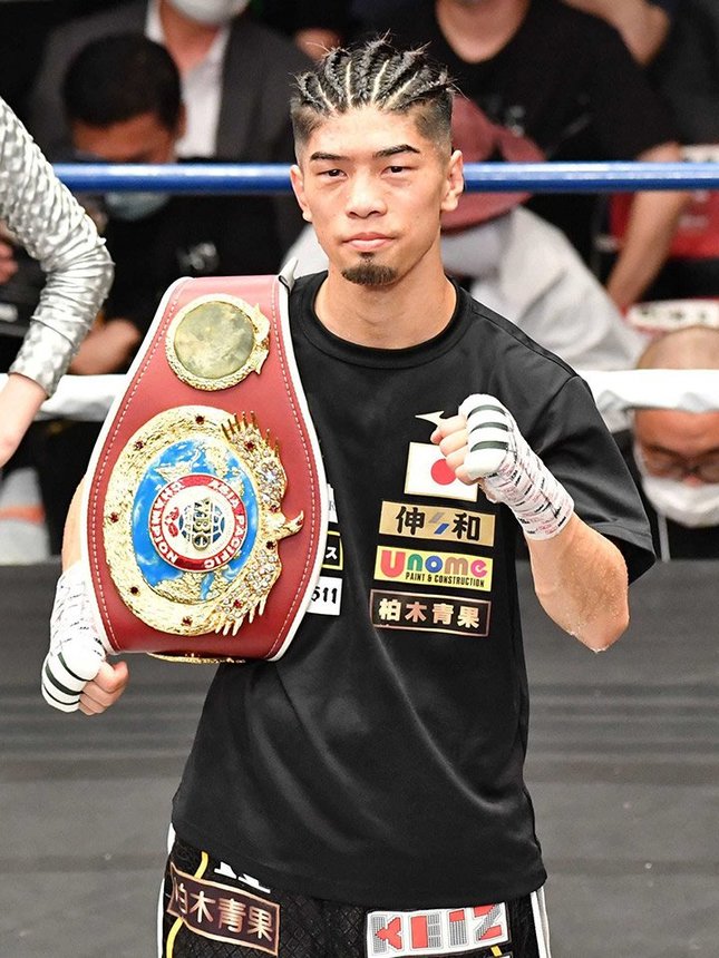 ５回ＴＫＯ勝ちを収め、ＷＢＯアジア・パシフィックスーパーフライ級王者に輝いた田中恒成＝後楽園ホール