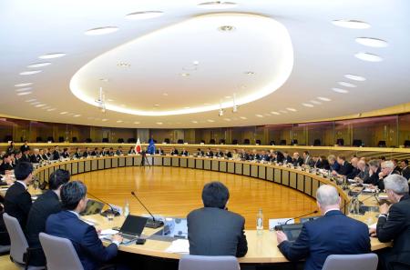 　１７日、ブリュッセルで開かれた日ＥＵ「防衛産業対話」の初会合（代表撮影・共同）