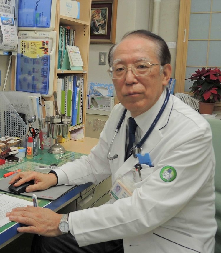 地域医療に貢献したとして「赤ひげ功労賞」を受賞した野尻眞院長。山間地での医療の役割について思いを語った＝加茂郡白川町坂ノ東、白川病院