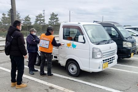 　能登半島地震の被災地で実施された車両の貸し出し活動＝２０２４年２月、石川県珠洲市（日本カーシェアリング協会提供）