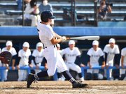 大垣日大×東邦＝２回表大垣日大２死一、二塁、高川が先制の左前適時打を放つ＝草薙球場