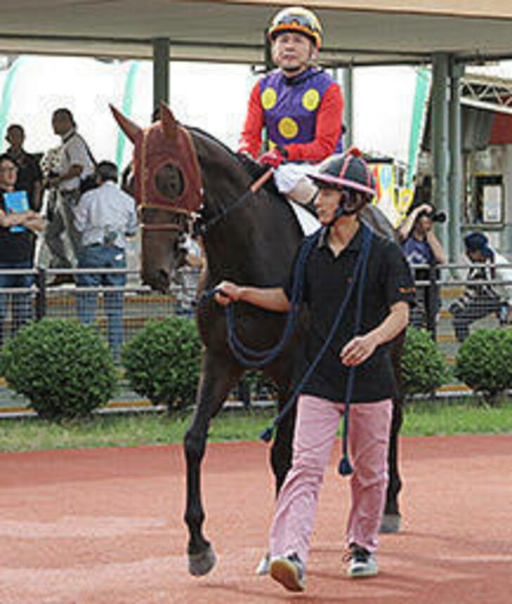 地方通算で3300勝超え、笠松騎手最多勝記録を更新した向山牧騎手。東海ダービーではアペリラルビーに騎乗