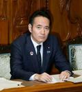 　参院本会議に臨む簗農相＝８日午前