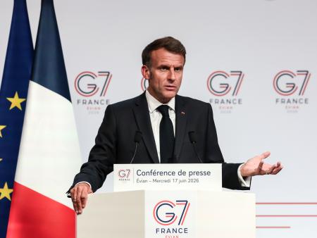 　フランスのマクロン大統領＝６月１７日、東部エビアン（ゲッティ＝共同）