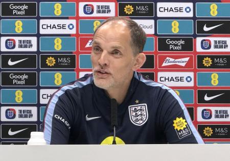 　日本との試合に向け、記者会見するサッカーイングランド代表のトゥヘル監督＝３０日、ロンドン近郊