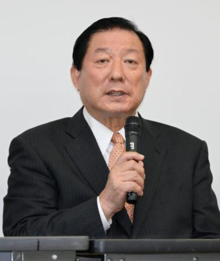 　記者会見で改めて無罪を主張する亀岡偉民被告＝６日午後、福島市