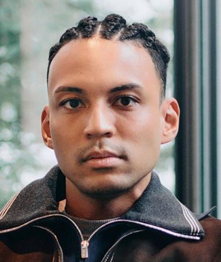 　「国際ゲイ小説賞（外国小説部門）」を受賞した安堂ホセさん