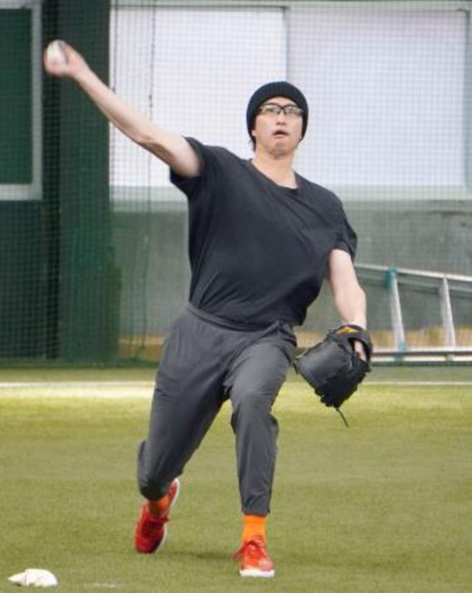 　キャッチボールする楽天・西垣＝楽天モバイル最強パーク宮城