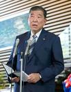 　記者団の取材に応じる石破首相＝１９日午後、首相官邸　