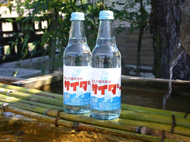 ミネラル豊富な湧水を使った「郡上八幡天然水サイダー」