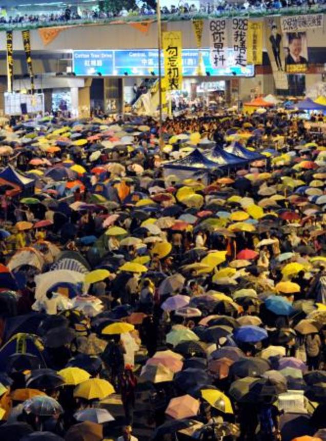 　香港・アドミラリティで開かれた「雨傘運動」の参加者＝２０１４年１０月（共同）