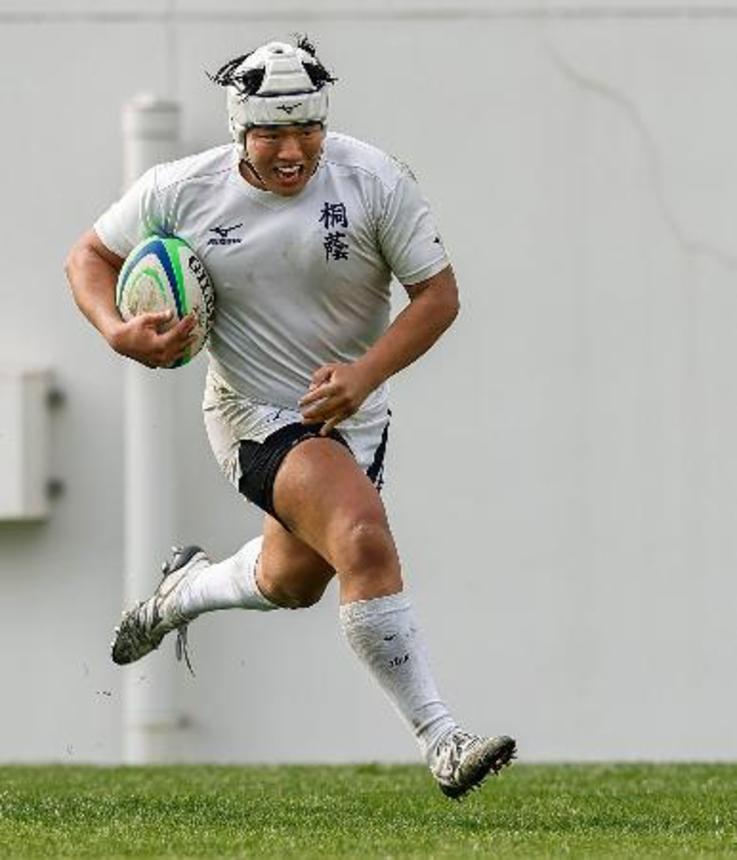 　常翔学園―桐蔭学園　後半、抜け出してトライを決める桐蔭学園・堂薗＝花園