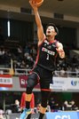 岐阜×福井＝第１クオーター、シュートを決める岐阜・岩松＝ＯＫＢぎふ清流アリーナ