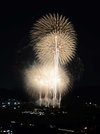 夏の夜空を彩る花火＝美濃市内