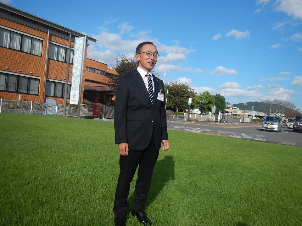 「種をまくことが自分たちの仕事」と話す翠雅司さん＝岐阜県本巣市