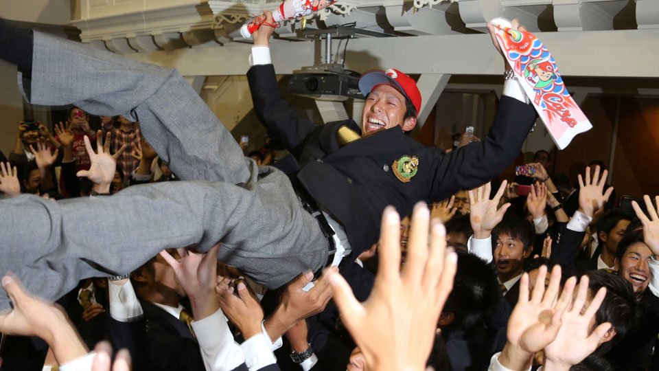 ２０１４年のドラフト会議で広島から１位指名を受けた野間峻祥＝２０１４年１０月、中部学院大関キャンパス