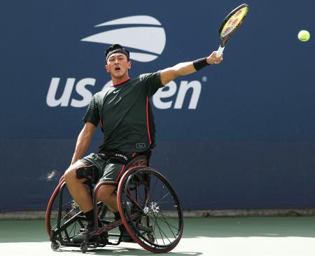 　車いすの部男子シングルス決勝でプレーする小田凱人＝ニューヨーク（ゲッティ＝共同）